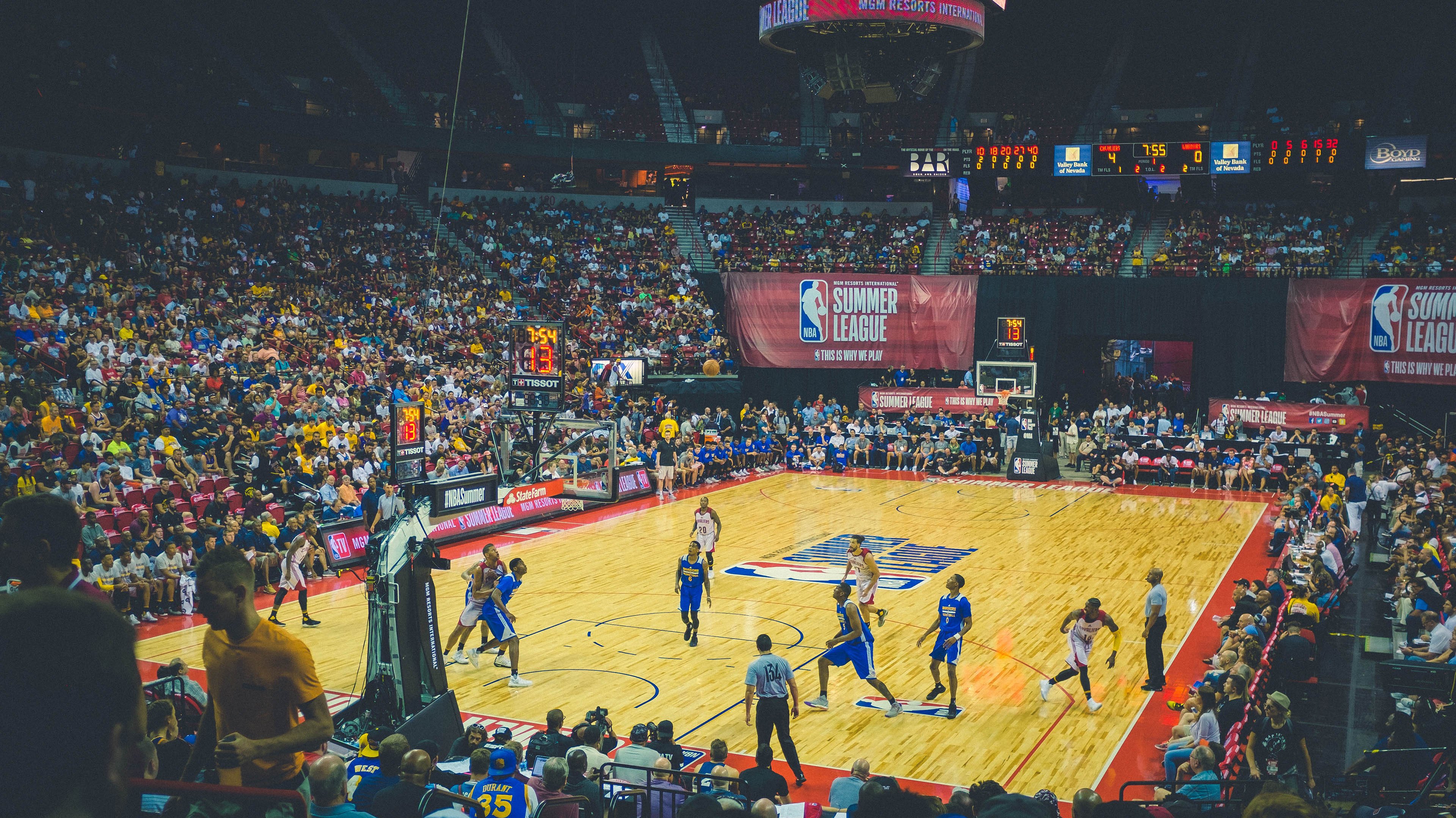 浙江队对阵太阳,布克完美发挥诠释现代篮球艺术